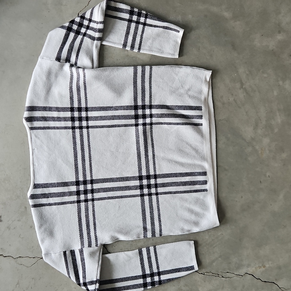 Staccato Black and White Plaid Knit Sweater - Picture 4 of 6